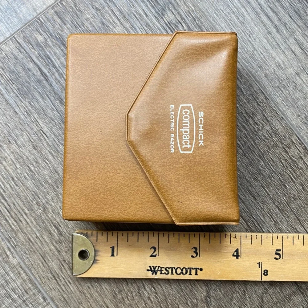 Vintage Schick Compact Electric Razor Cream with Tan Travel‎ Case - NO CORD